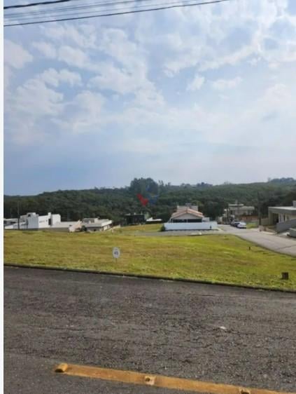 Terreno de 308m  em condomínio fechado em Colombo por R 170 mil 