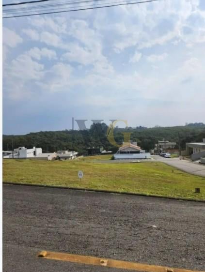 Terreno de 308m  em condomínio fechado em Colombo por R 170 mil 