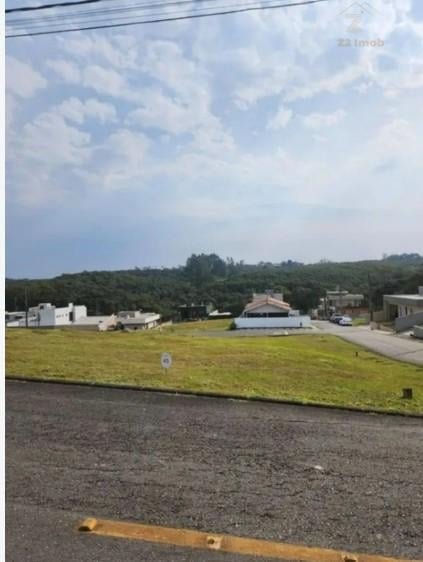Terreno de 308m  em condomínio fechado em Colombo por R 170 mil 