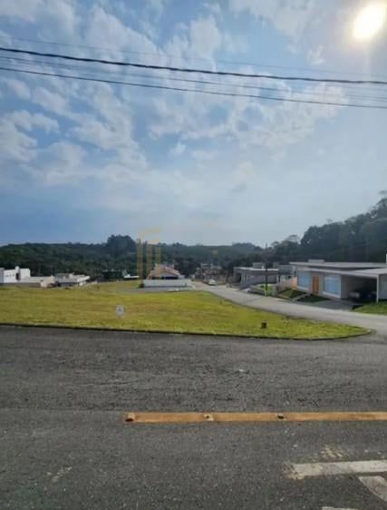Terreno de 308m  em condomínio fechado em Colombo por R 170 mil 