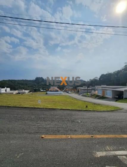 Terreno de 308m  em condomínio fechado em Colombo por R 170 mil 
