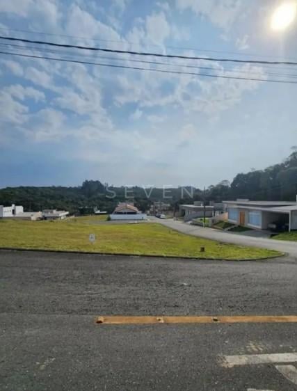 Terreno de 308m  em condomínio fechado em Colombo por R 170 mil 