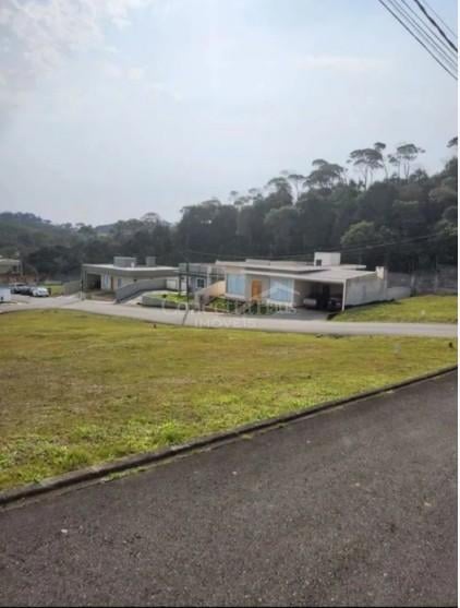 Terreno de 308m  em condomínio fechado em Colombo por R 170 mil 