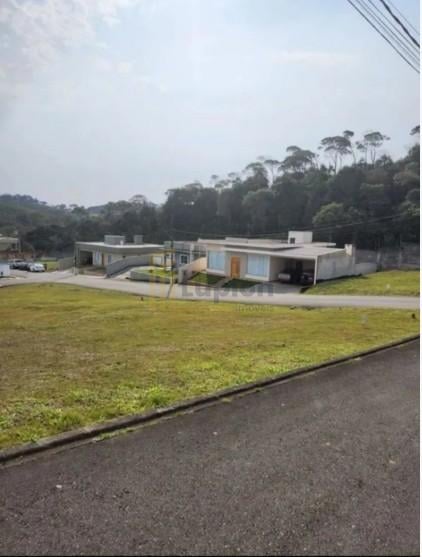 Terreno de 308m  em condomínio fechado em Colombo por R 170 mil 