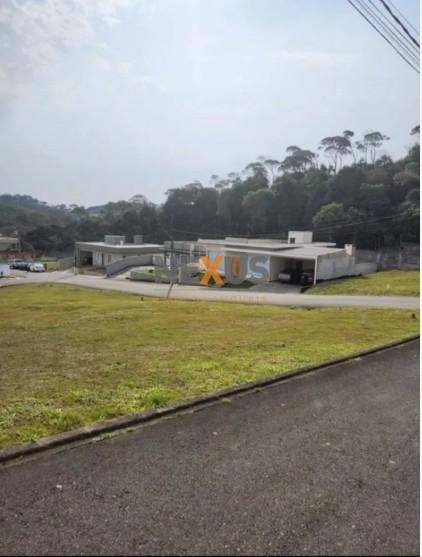 Terreno de 308m  em condomínio fechado em Colombo por R 170 mil 