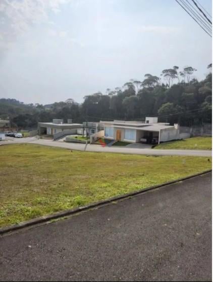 Terreno de 308m  em condomínio fechado em Colombo por R 170 mil 