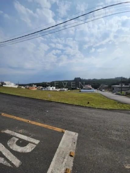 Terreno de 308m  em condomínio fechado em Colombo por R 170 mil 