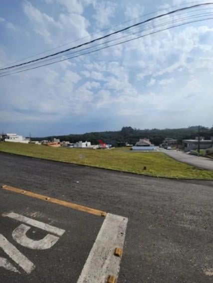 Terreno de 308m  em condomínio fechado em Colombo por R 170 mil 