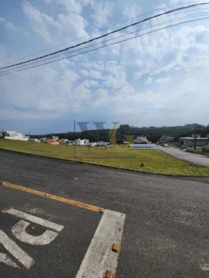 Terreno de 308m  em condomínio fechado em Colombo por R 170 mil 
