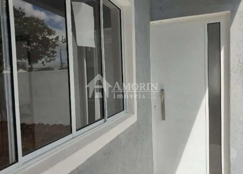 Casa no Cajuru com 2 Quartos e Garagem por R  250.000,00  Val...