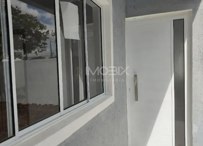 Casa no Cajuru com 2 Quartos e Garagem por R  250.000,00  Val...
