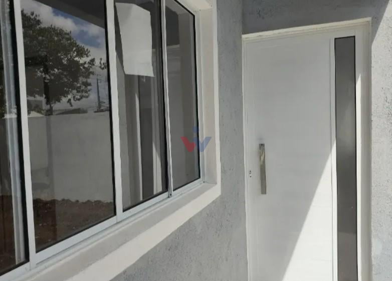 Casa no Cajuru com 2 Quartos e Garagem por R  250.000,00  Val...