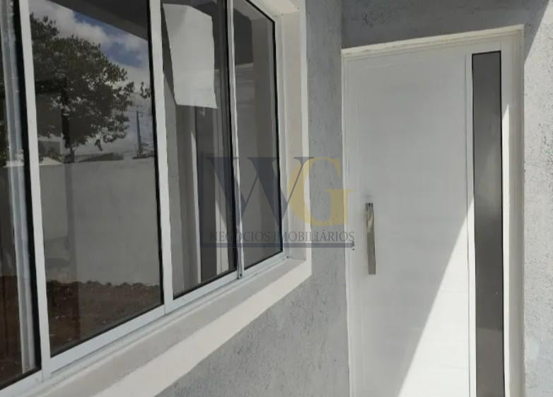 Casa no Cajuru com 2 Quartos e Garagem por R  250.000,00  Val...