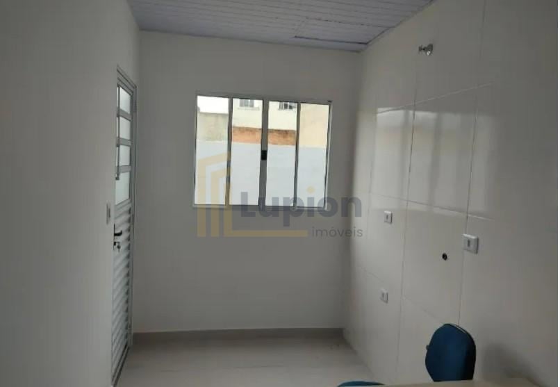 Casa no Cajuru com 2 Quartos e Garagem por R  250.000,00  Val...