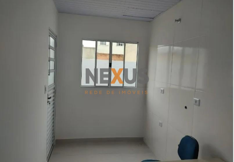 Casa no Cajuru com 2 Quartos e Garagem por R  250.000,00  Val...
