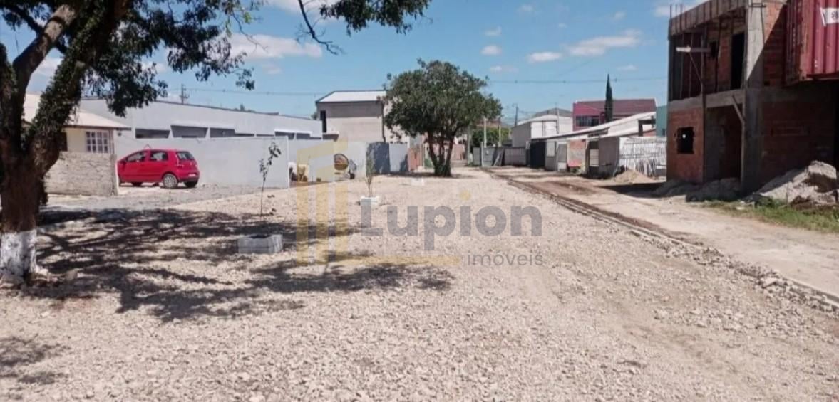 Casa no Cajuru com 2 Quartos e Garagem por R  250.000,00  Val...