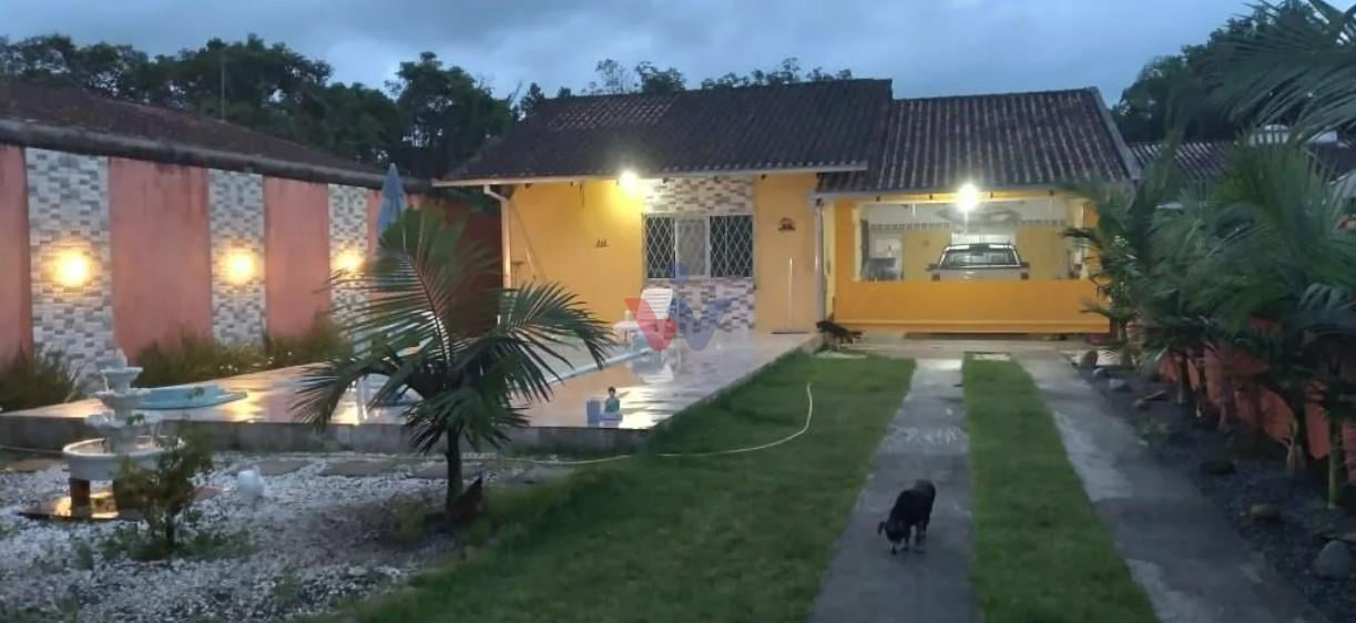 Casa com edícula, piscina e 3 quartos em Guaratuba  700m da p...