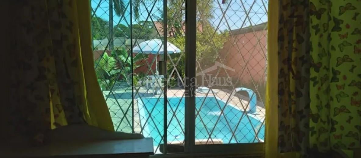 Casa com edícula, piscina e 3 quartos em Guaratuba  700m da p...