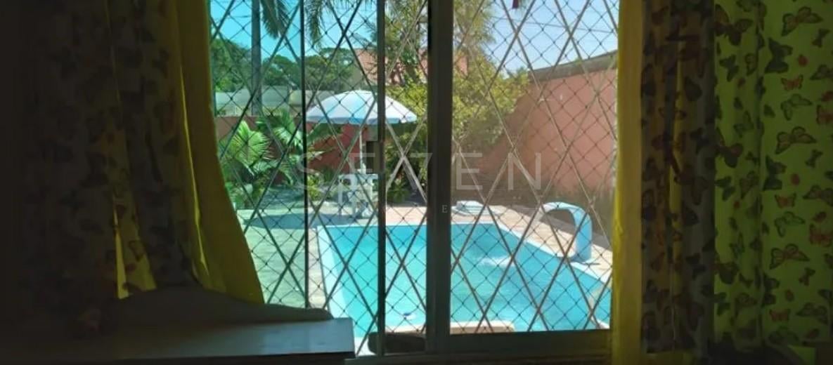 Casa com edícula, piscina e 3 quartos em Guaratuba  700m da p...