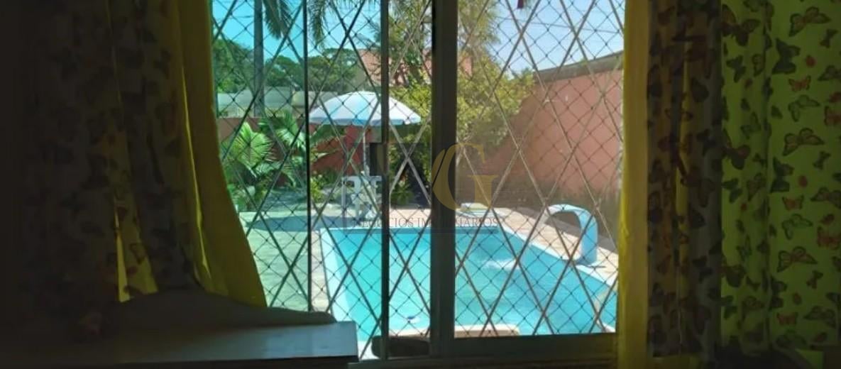 Casa com edícula, piscina e 3 quartos em Guaratuba  700m da p...