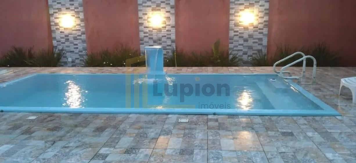 Casa com edícula, piscina e 3 quartos em Guaratuba  700m da p...