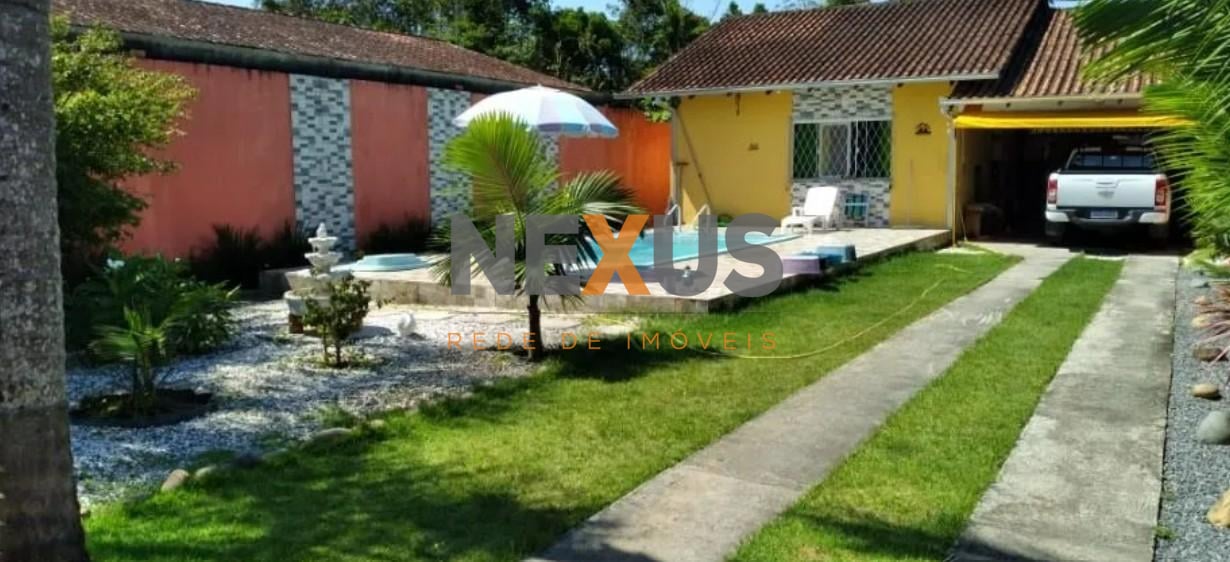 Casa com edícula, piscina e 3 quartos em Guaratuba  700m da p...