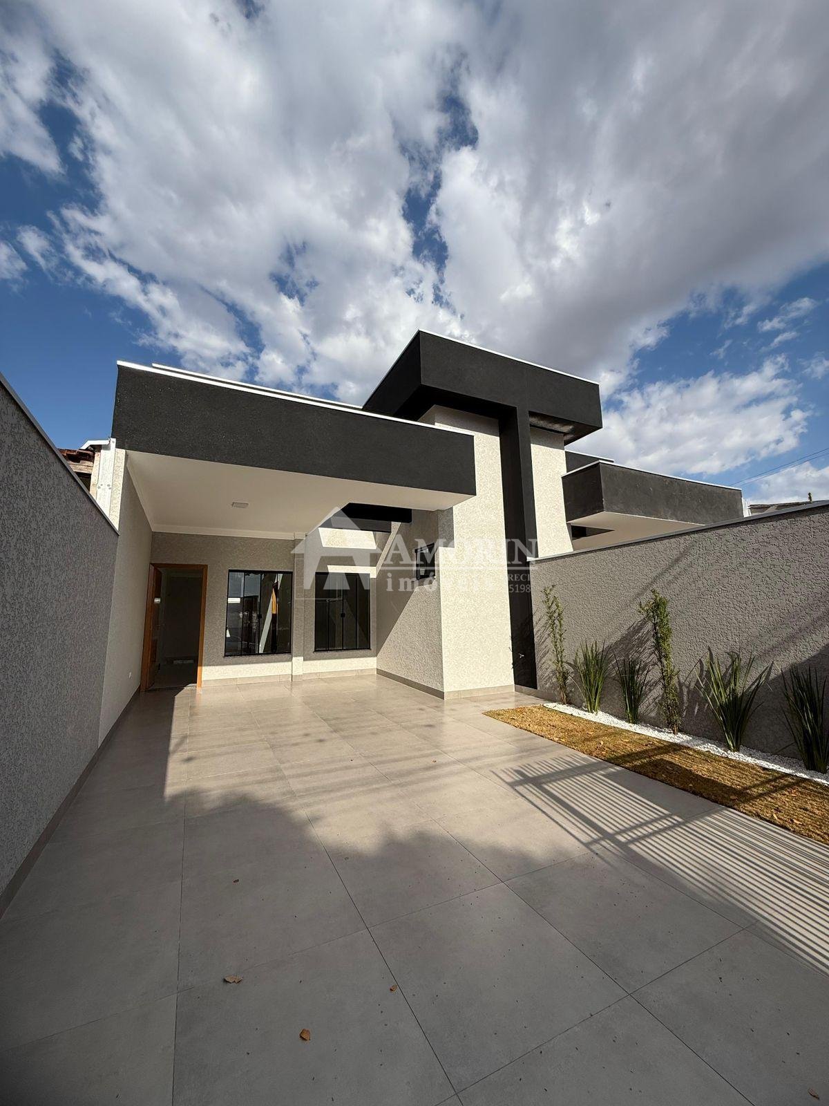 Linda Casa 3 Quartos com Suíte e Área Gourmet no Jardim Itapar...