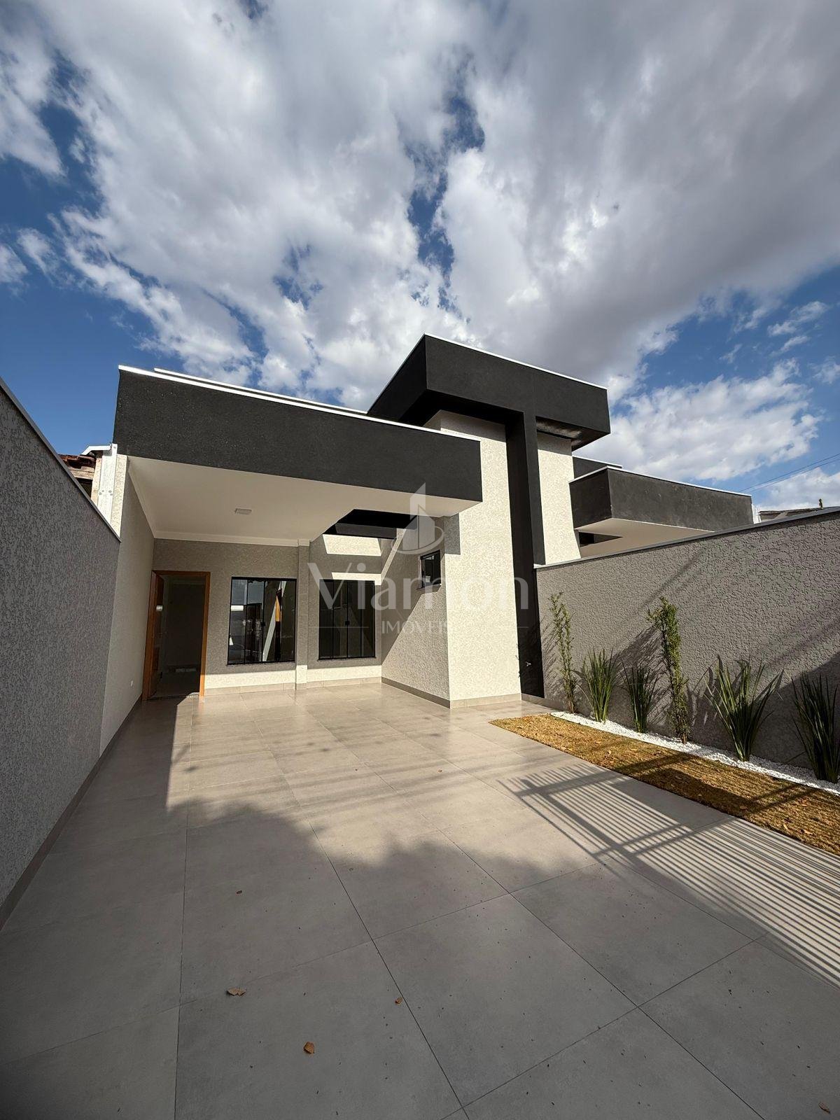 Linda Casa 3 Quartos com Suíte e Área Gourmet no Jardim Itapar...