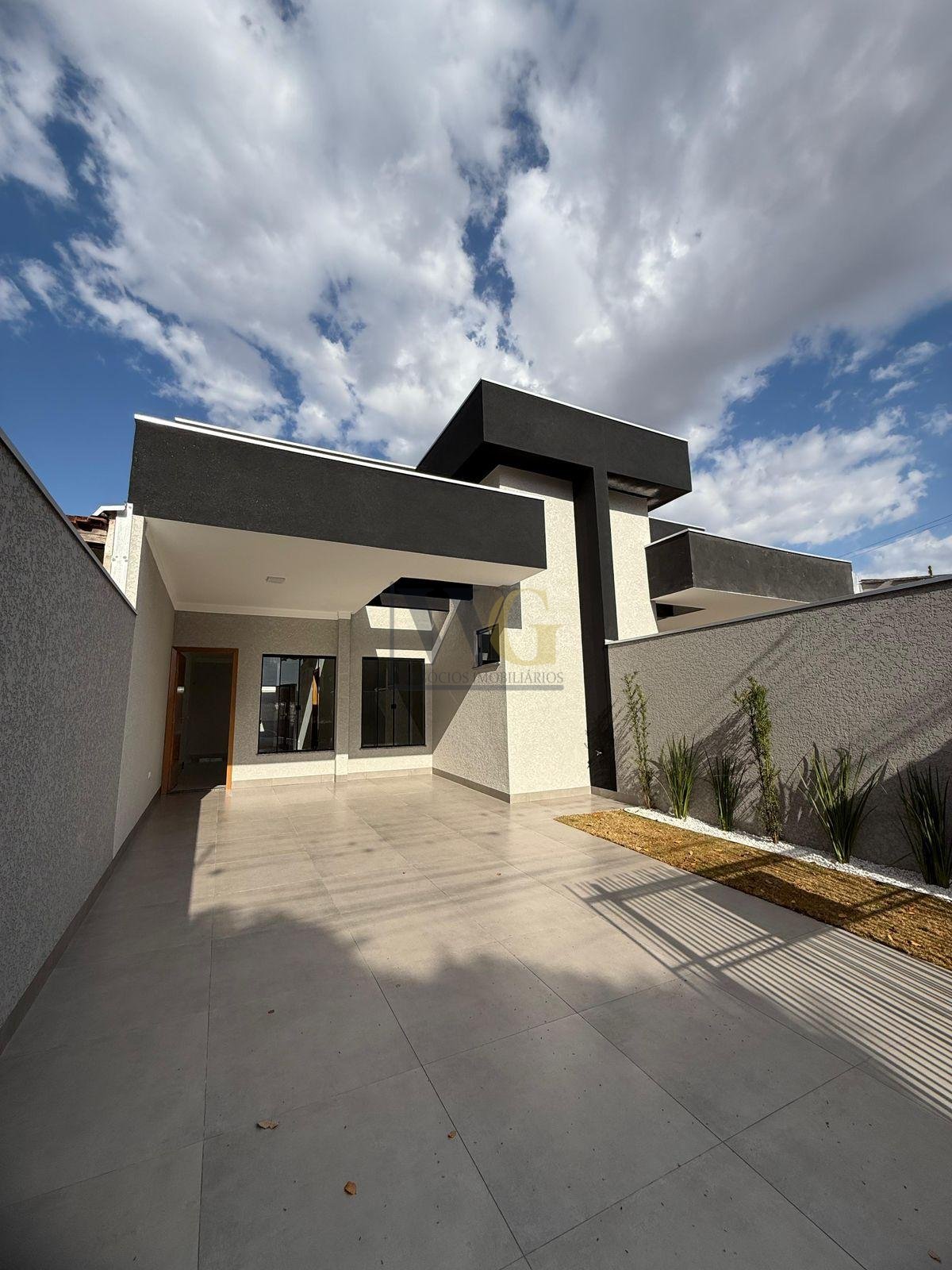 Linda Casa 3 Quartos com Suíte e Área Gourmet no Jardim Itapar...