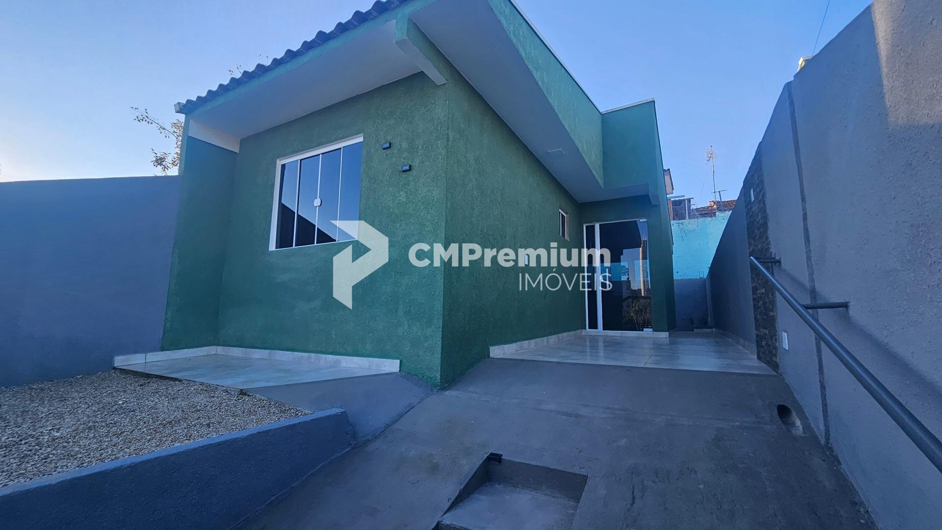 Casa com 2 dormitórios à venda, 43 m  por R  355.000,00 - Igua...