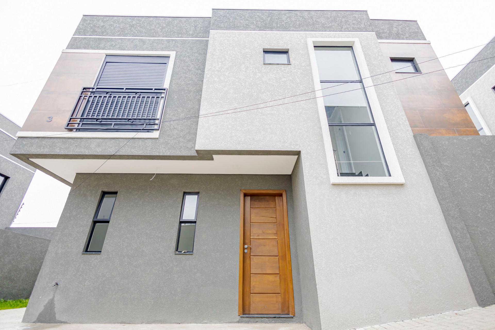 Sobrado Novo no Bairro Alto com 3 Dormitórios e Previsão para Ático