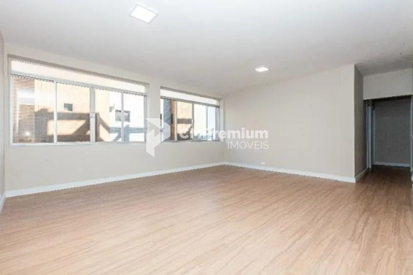 Apartamento amplo e reformado no Batel Água Verde  3 quartos ...