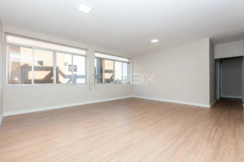 Apartamento amplo e reformado no Batel Água Verde  3 quartos ...