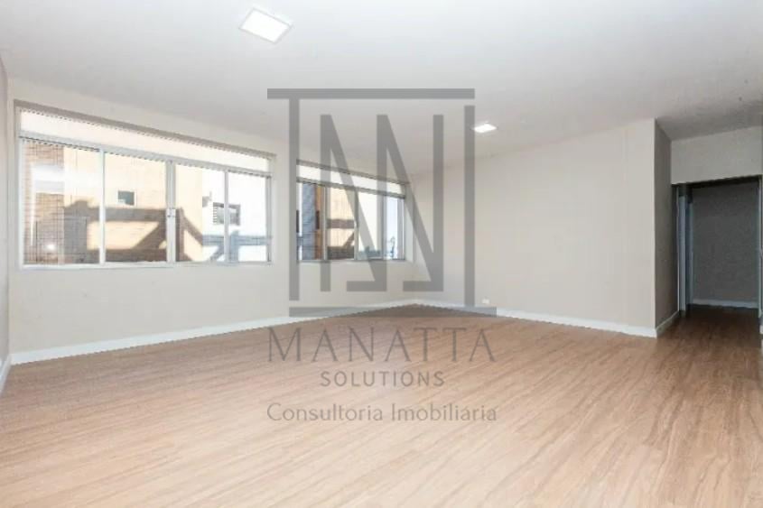 Apartamento amplo e reformado no Batel Água Verde  3 quartos  ...