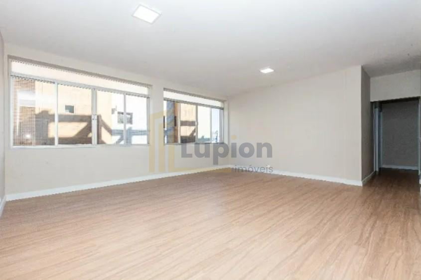 Apartamento amplo e reformado no Batel Água Verde  3 quartos ...
