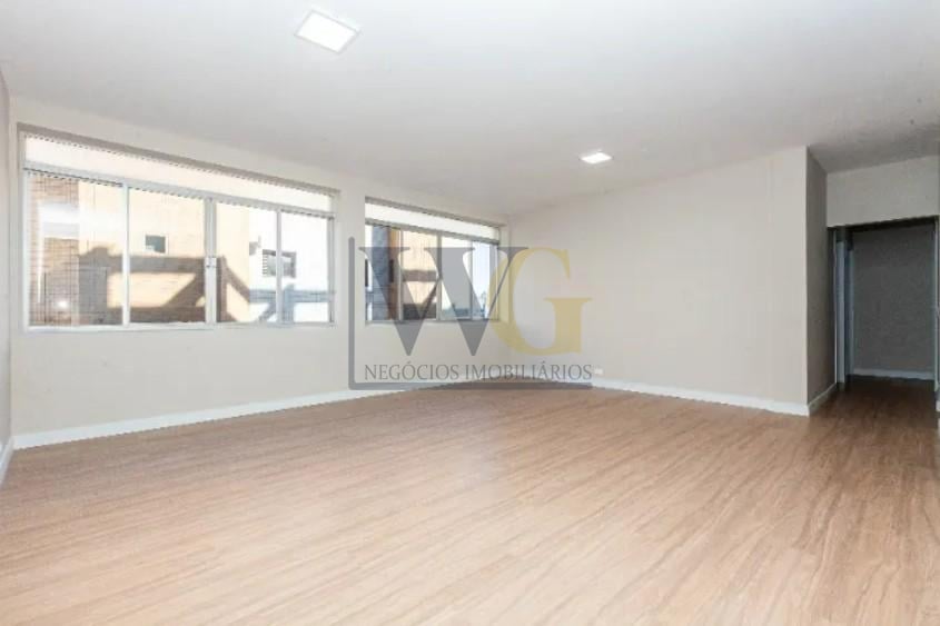 Apartamento amplo e reformado no Batel Água Verde  3 quartos ...