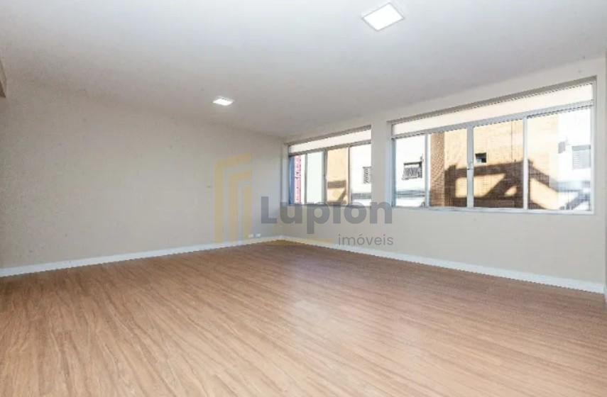 Apartamento amplo e reformado no Batel Água Verde  3 quartos ...