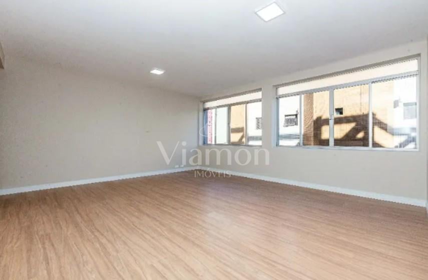 Apartamento amplo e reformado no Batel Água Verde  3 quartos ...