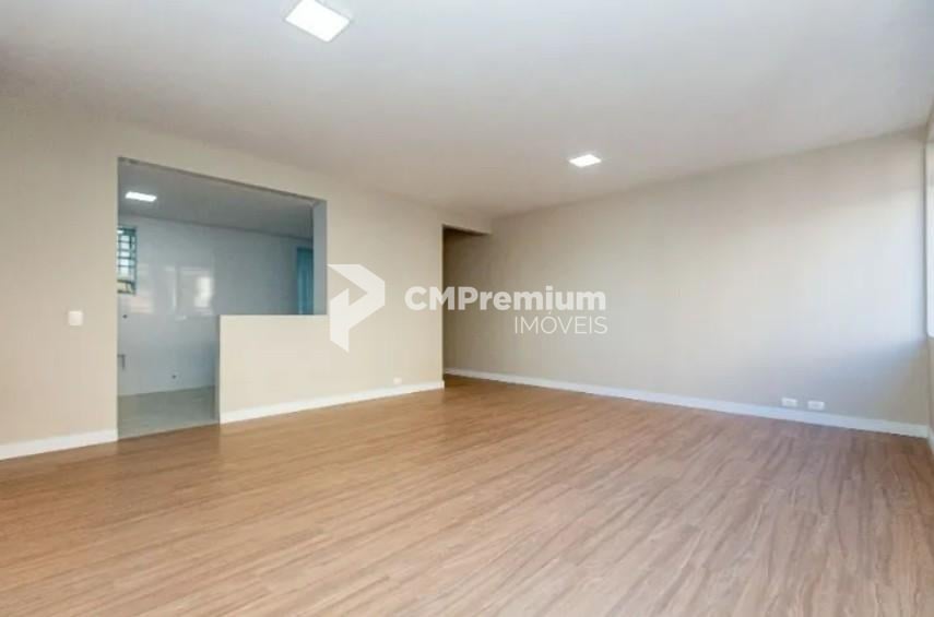 Apartamento amplo e reformado no Batel Água Verde  3 quartos ...