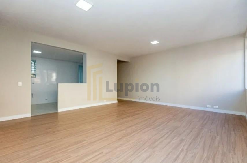 Apartamento amplo e reformado no Batel Água Verde  3 quartos ...
