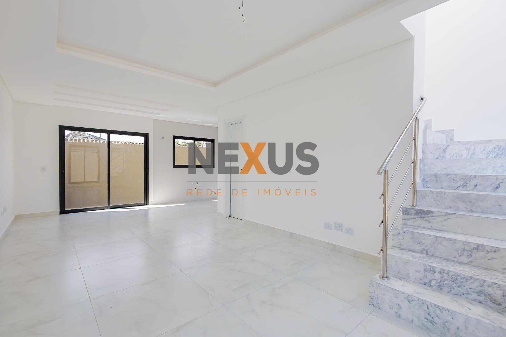 Sobrado de Alto Padrão com 3 Quartos, Suíte e Conforto Exclusivo