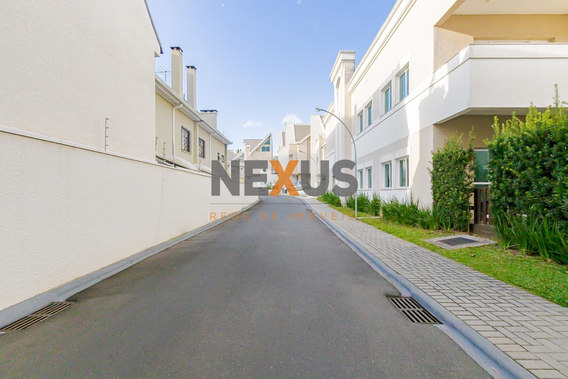 Sobrado de Alto Padrão em São José dos Pinhais Afonso Pena, 1...