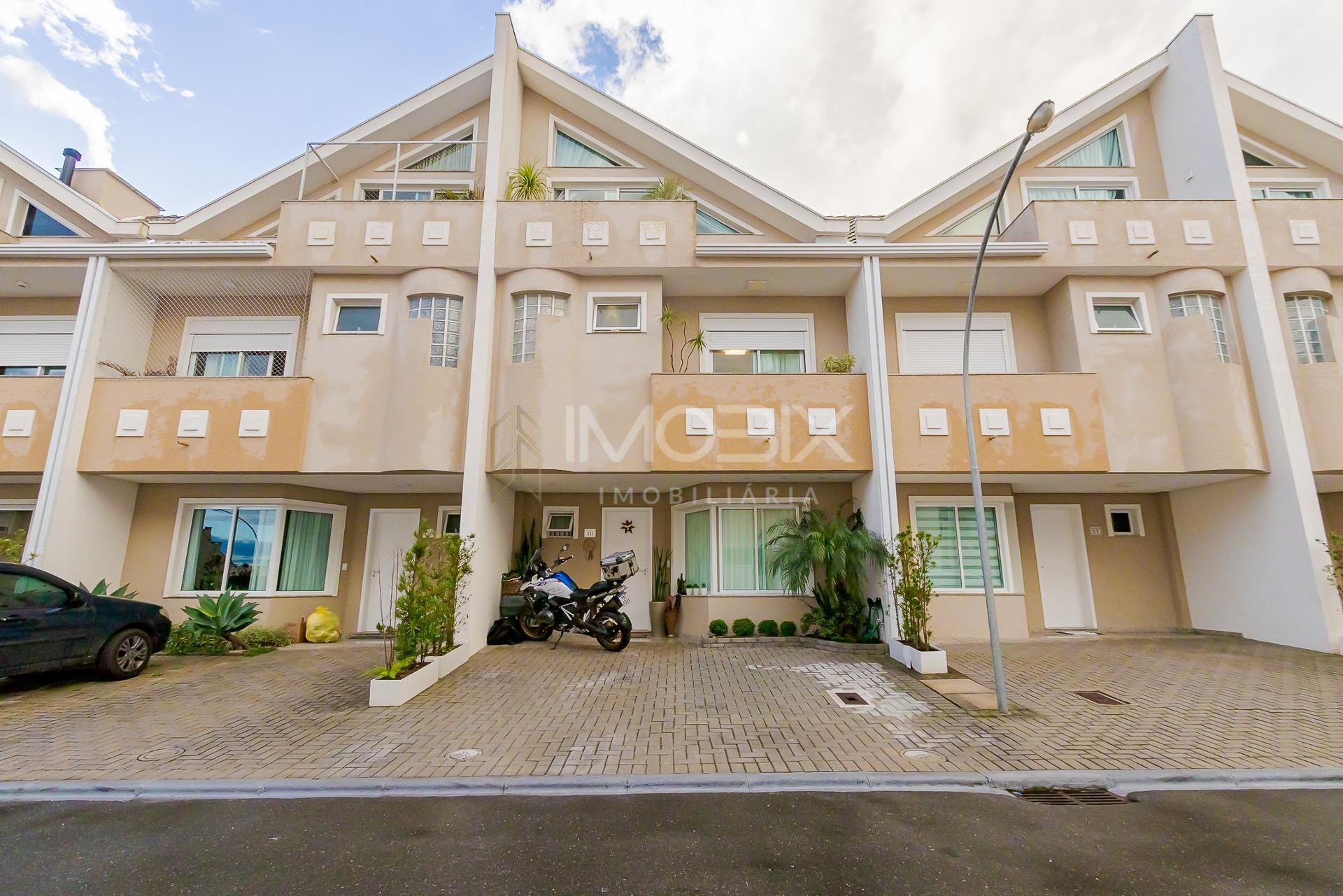 Sobrado Triplex Mobiliado no Jardim das Américas, Residencial ...