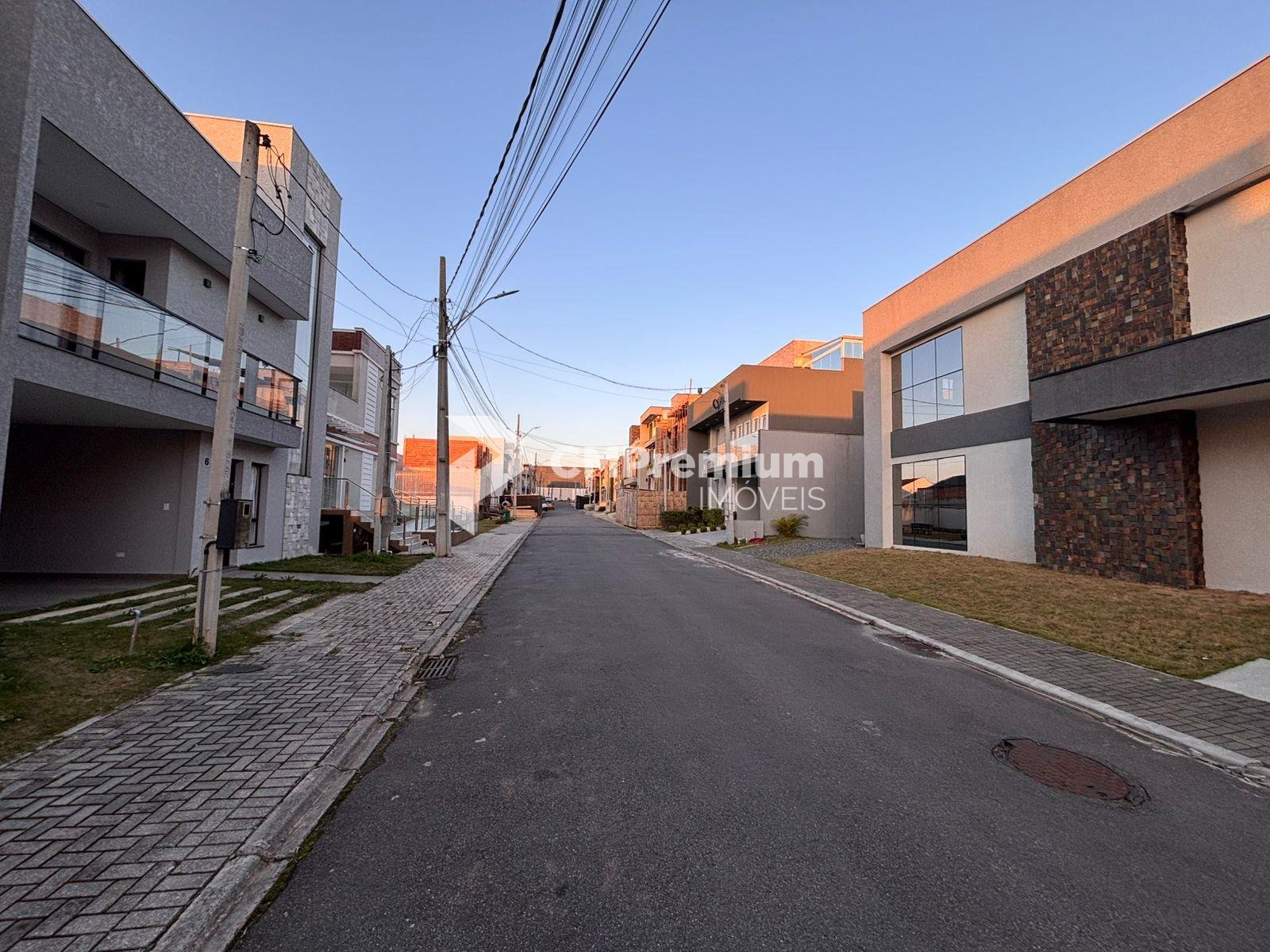 Construa já  terreno em Curitiba com projeto aprovado e condom...