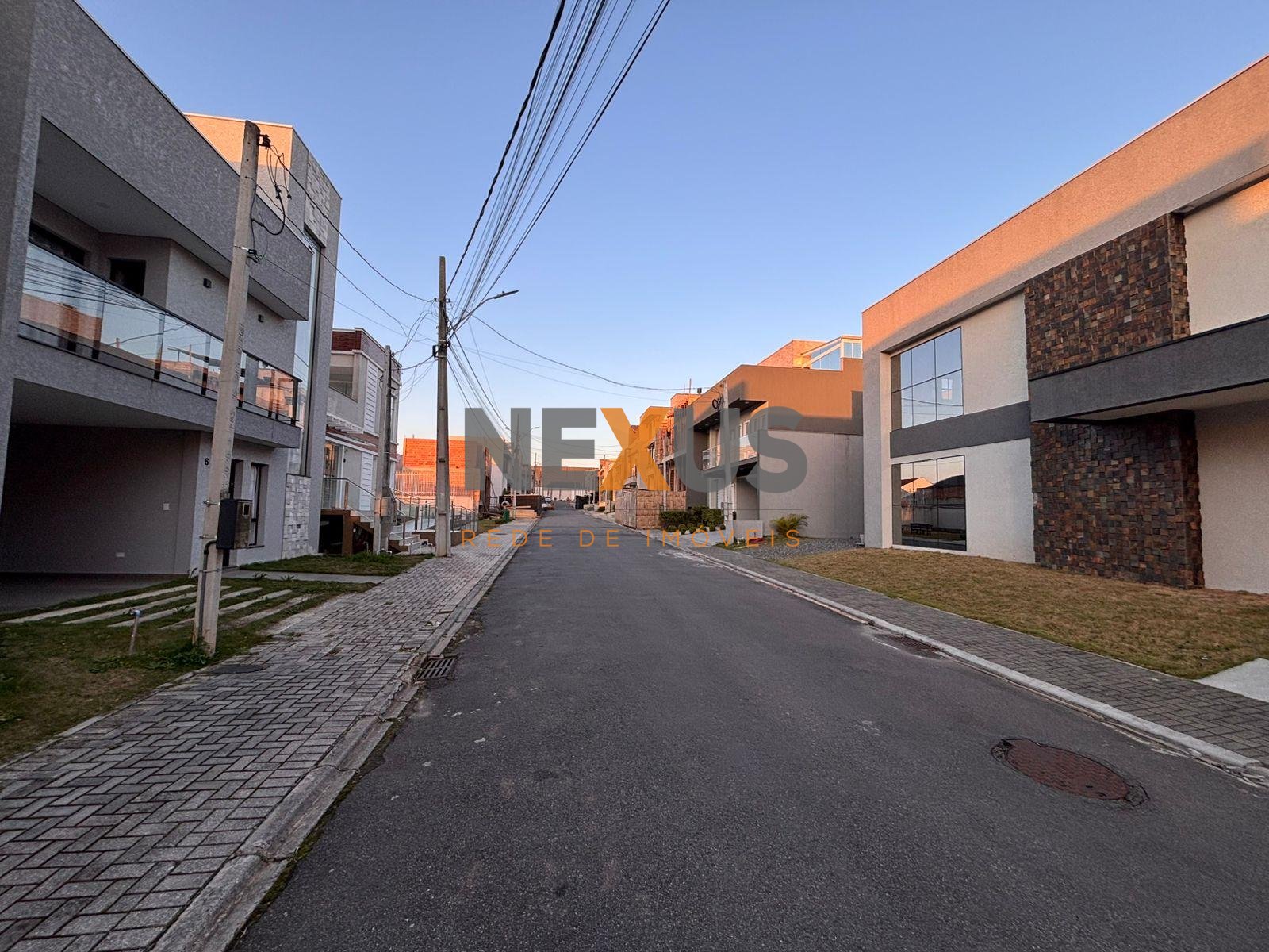 Construa já  terreno em Curitiba com projeto aprovado e condom...