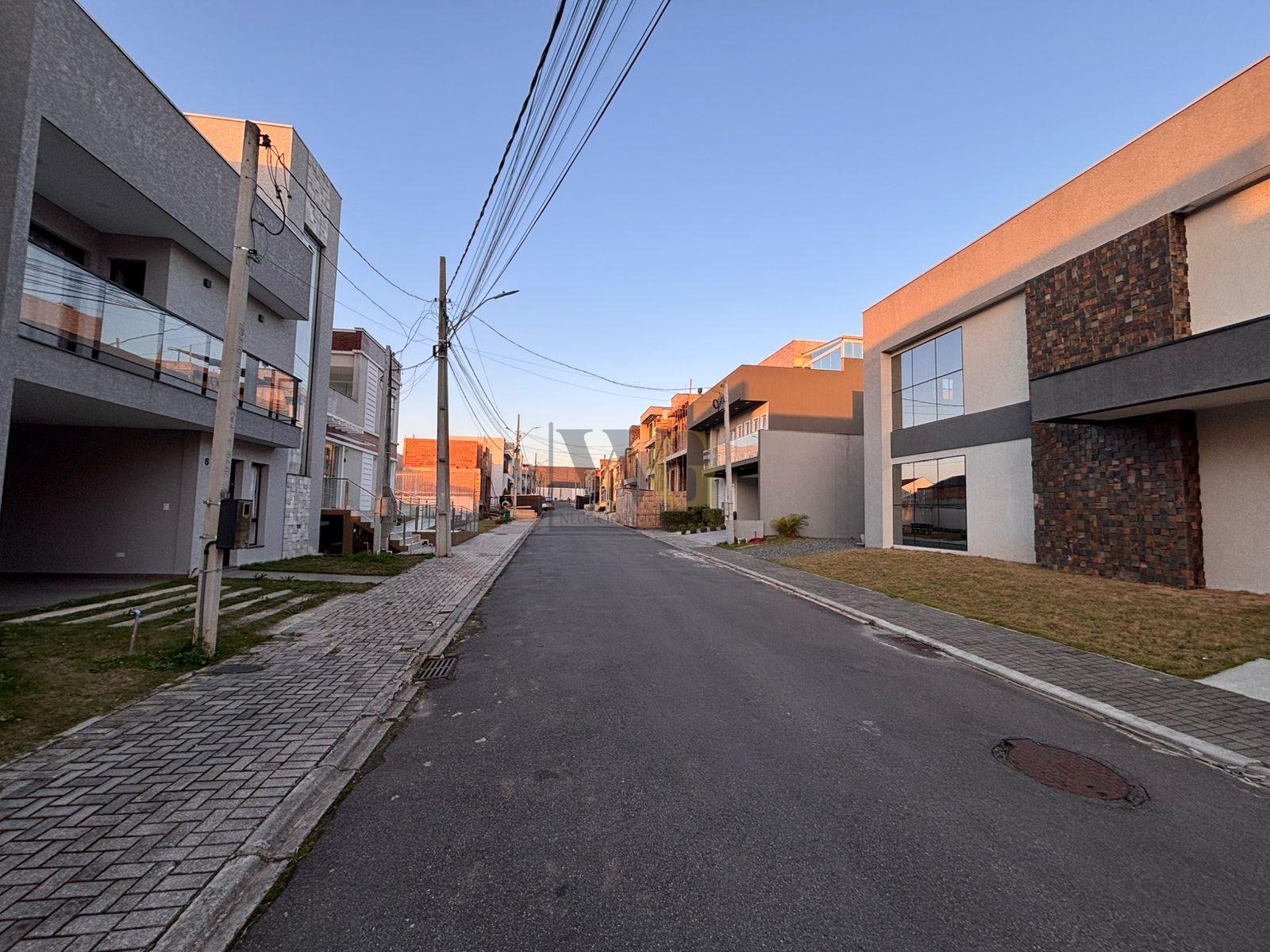 Construa já  terreno em Curitiba com projeto aprovado e condom...