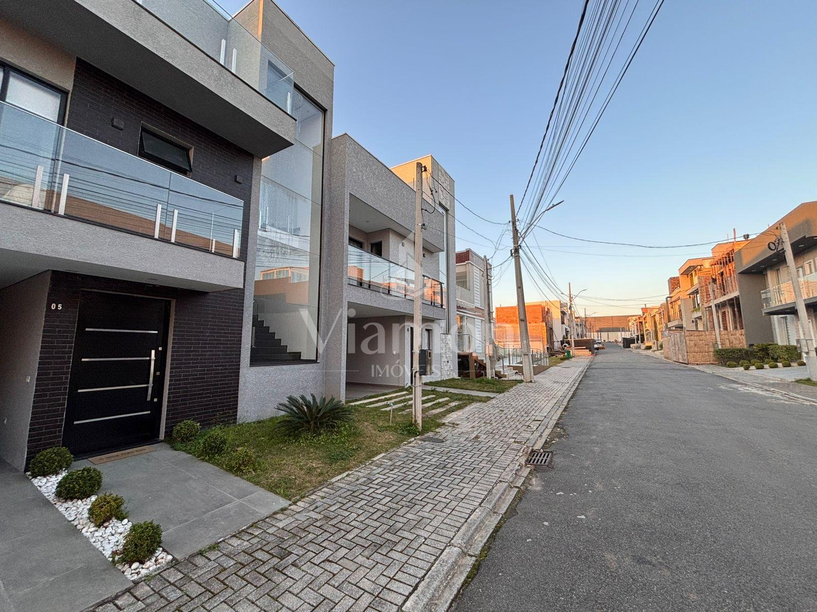 Construa já  terreno em Curitiba com projeto aprovado e condom...