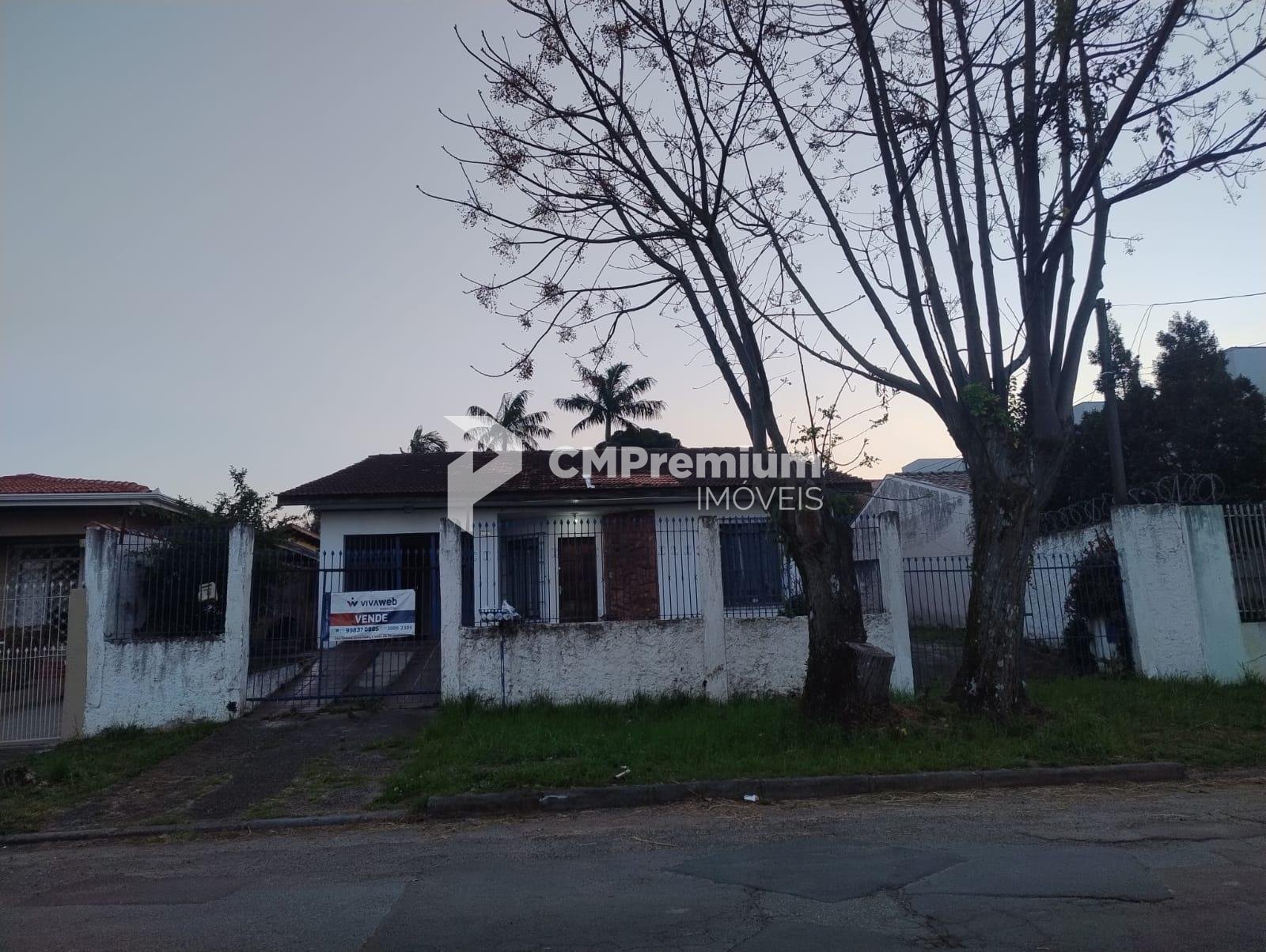 Casa com 600 m  no Hauer,  3 quartos e potencial para condomínio