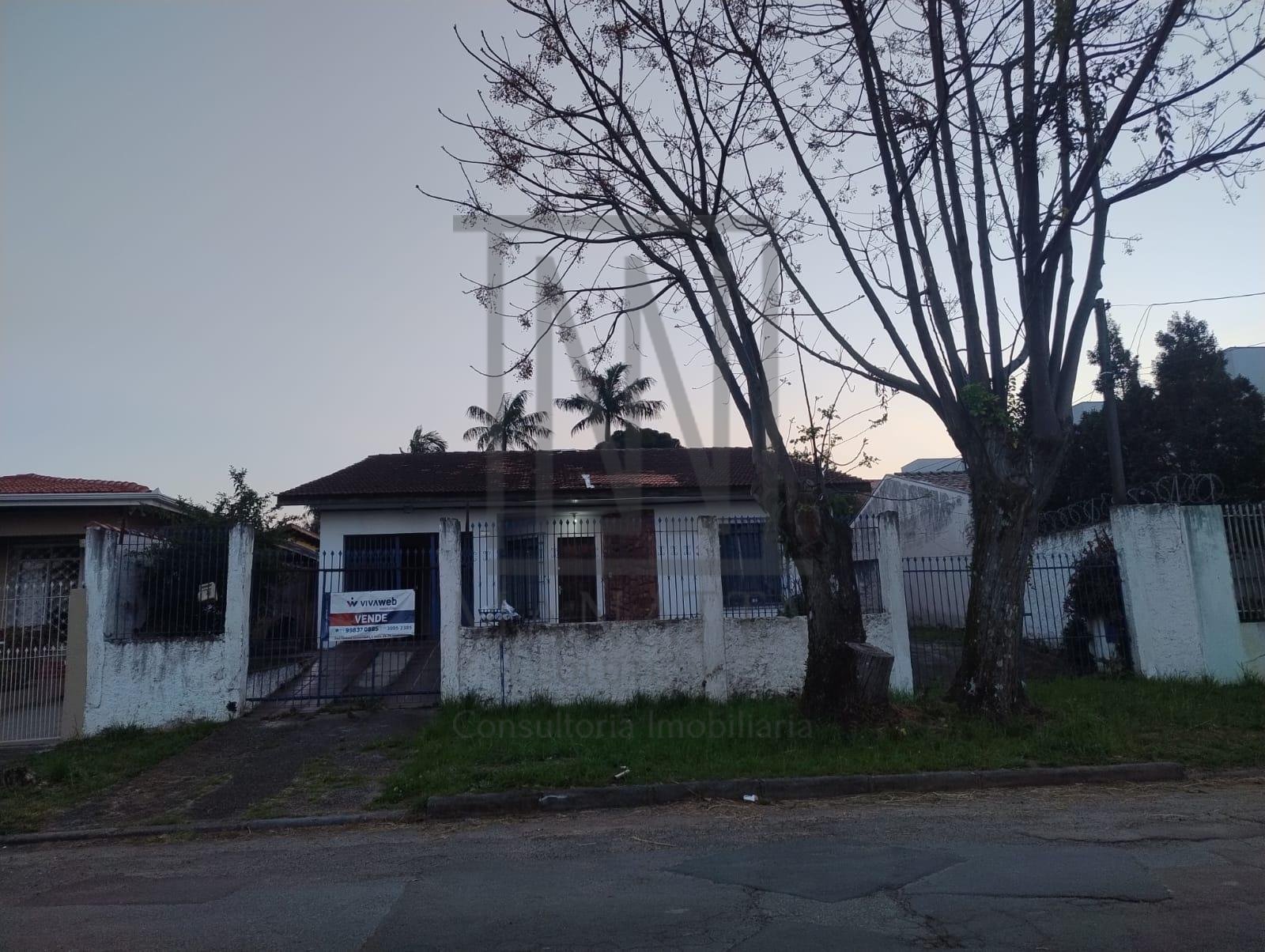 Casa com Amplo Terreno de 600 m  no Hauer  Excelente Oportunid...