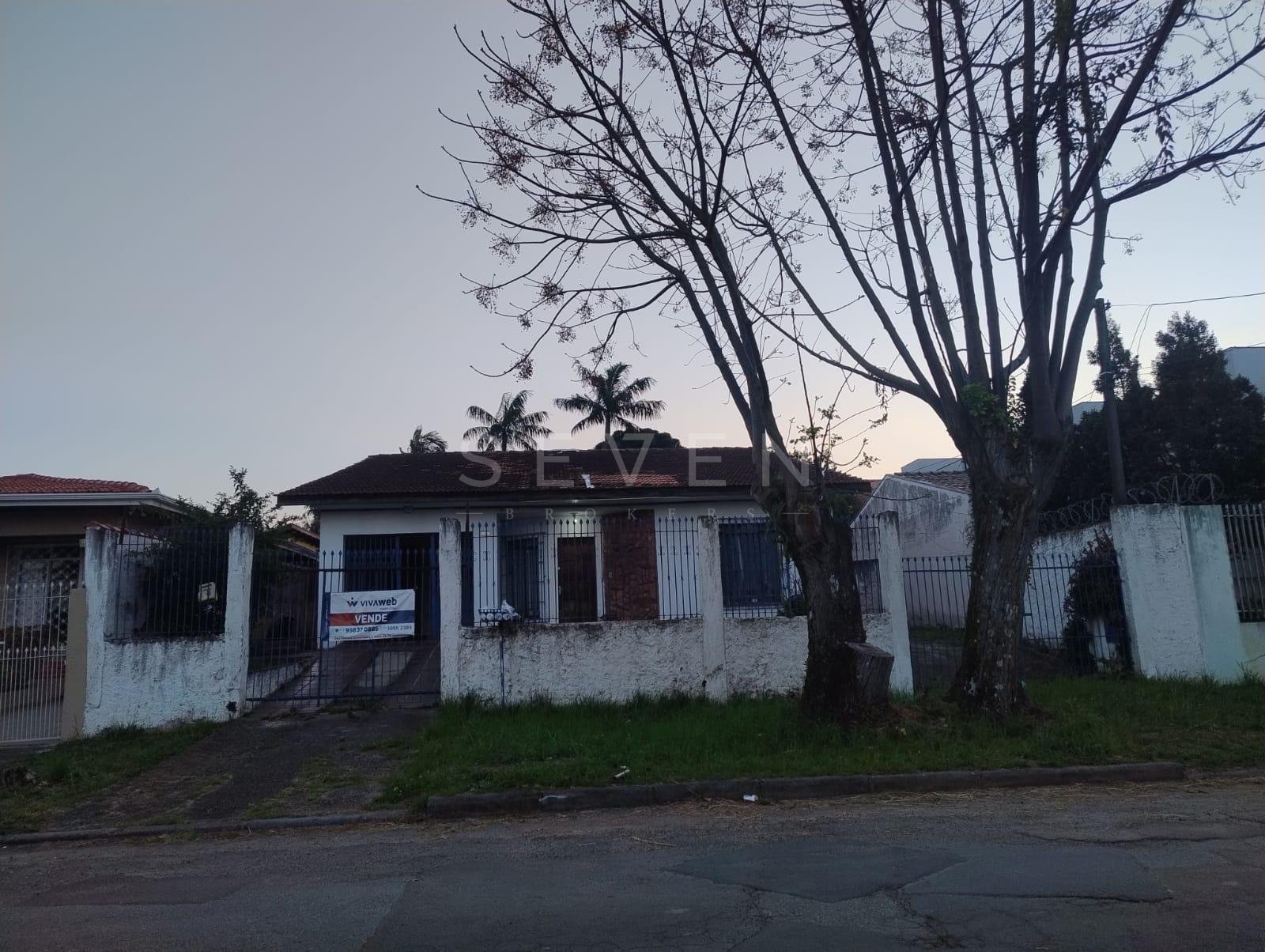 Casa com 600 m  no Hauer,  3 quartos e potencial para condomínio